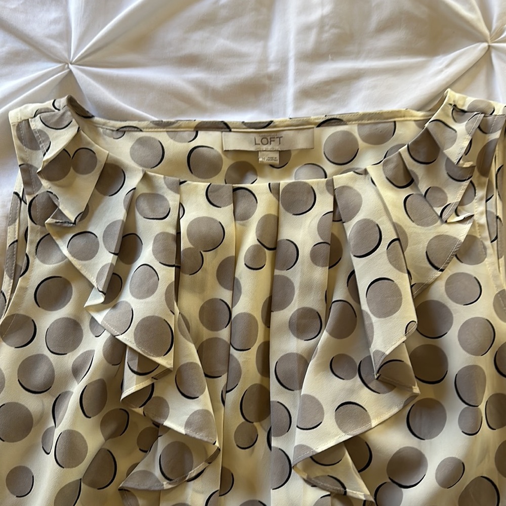 Loft Ruffle Shell (M) - Picture 3 of 3